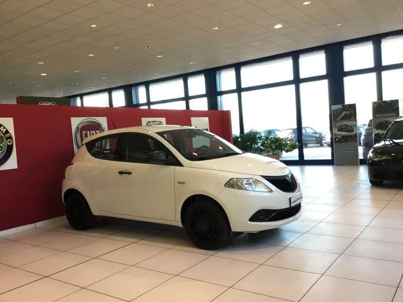 Lancia Ypsilon Ypsilon 1.0 FireFly 5 porte S&S Hybrid Ecochic Silver