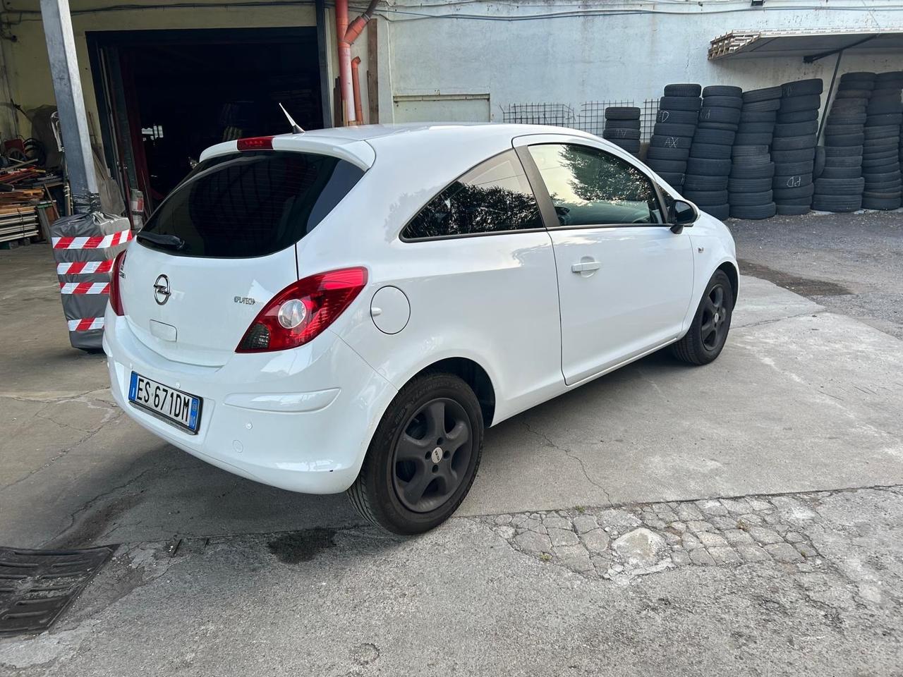Opel Corsa 1.2 85CV 3 porte GPL-TECH Edition