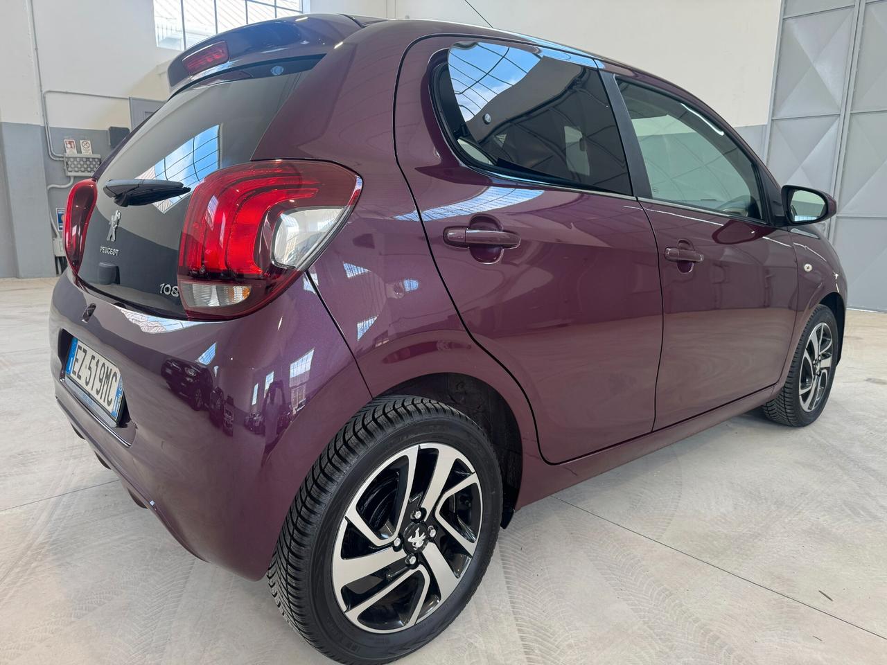 Peugeot 108 PureTech 82 5 porte Allure