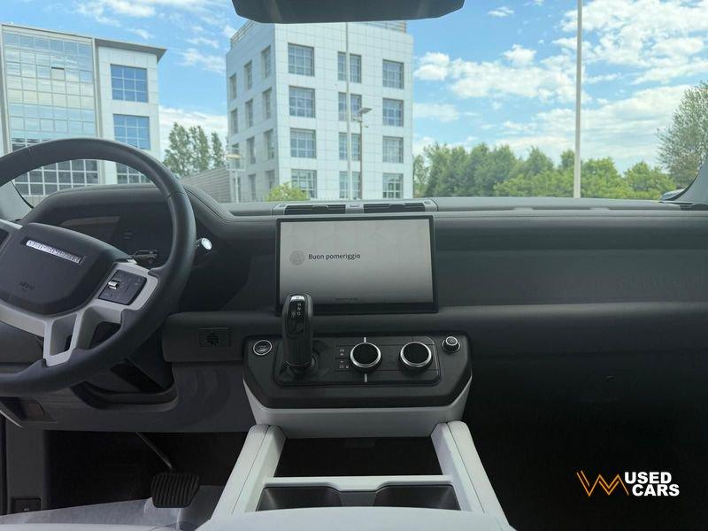Land Rover Defender 3.0 D6 200 110 S AWD auto. AUTOCARRO N1