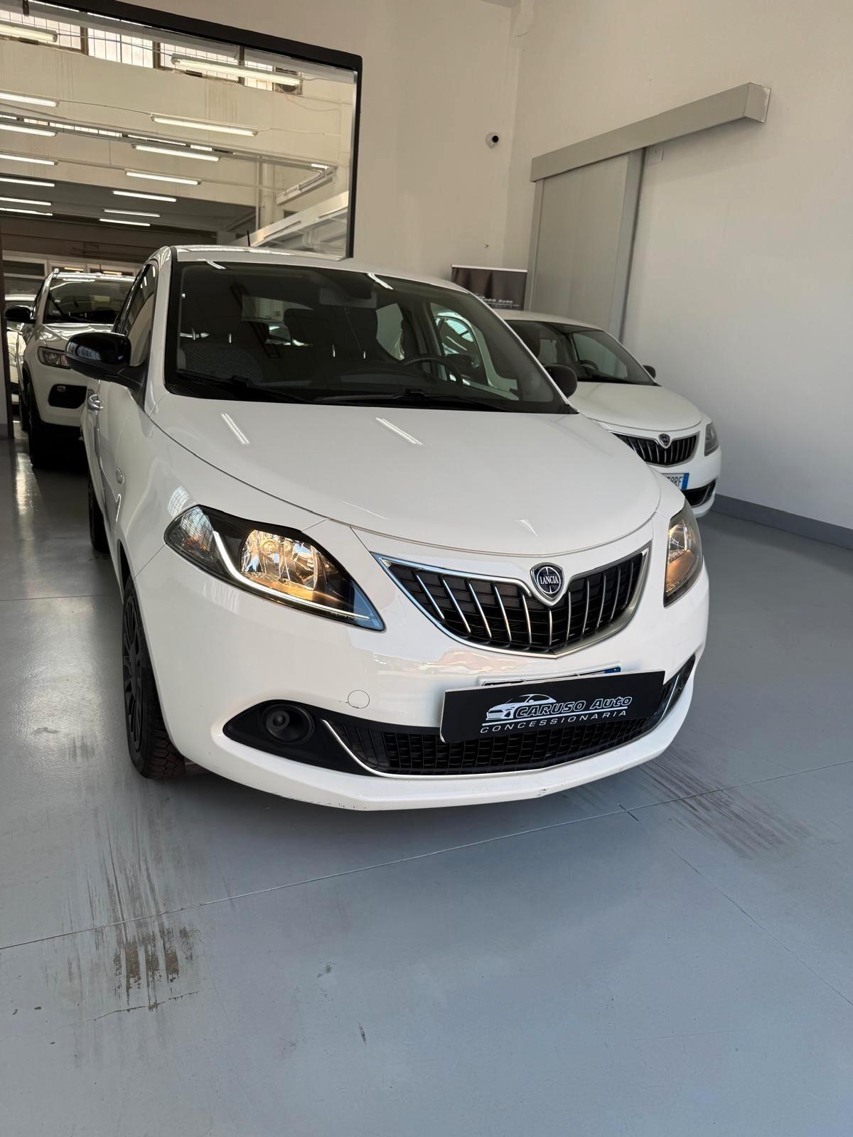 Lancia Ypsilon 1.0 FireFly 5 porte S&S Hybrid Ecochic Silver