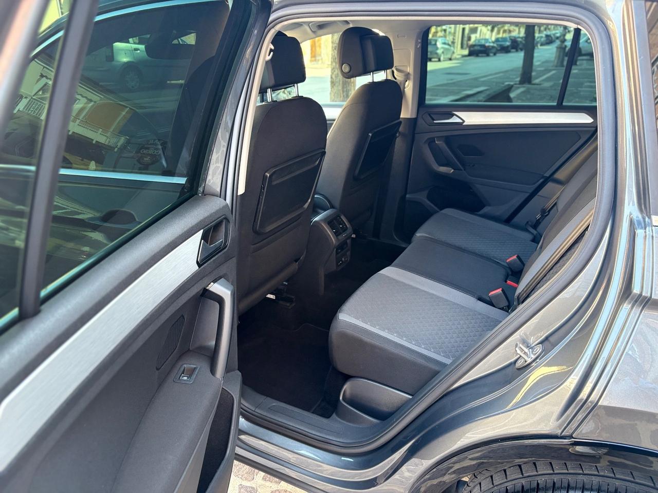 Volkswagen Tiguan 2.0 TDI DSG R-Line FULL/LED/NAV