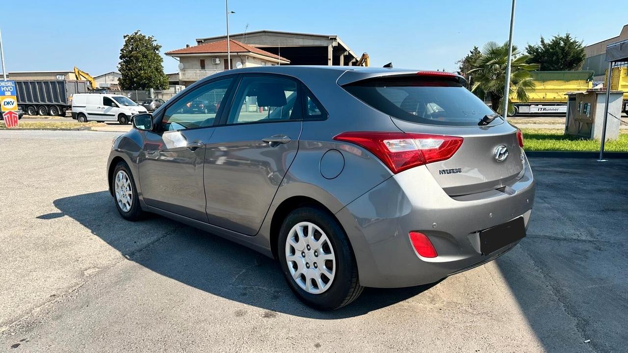 Hyundai i30 1.6 110 CV