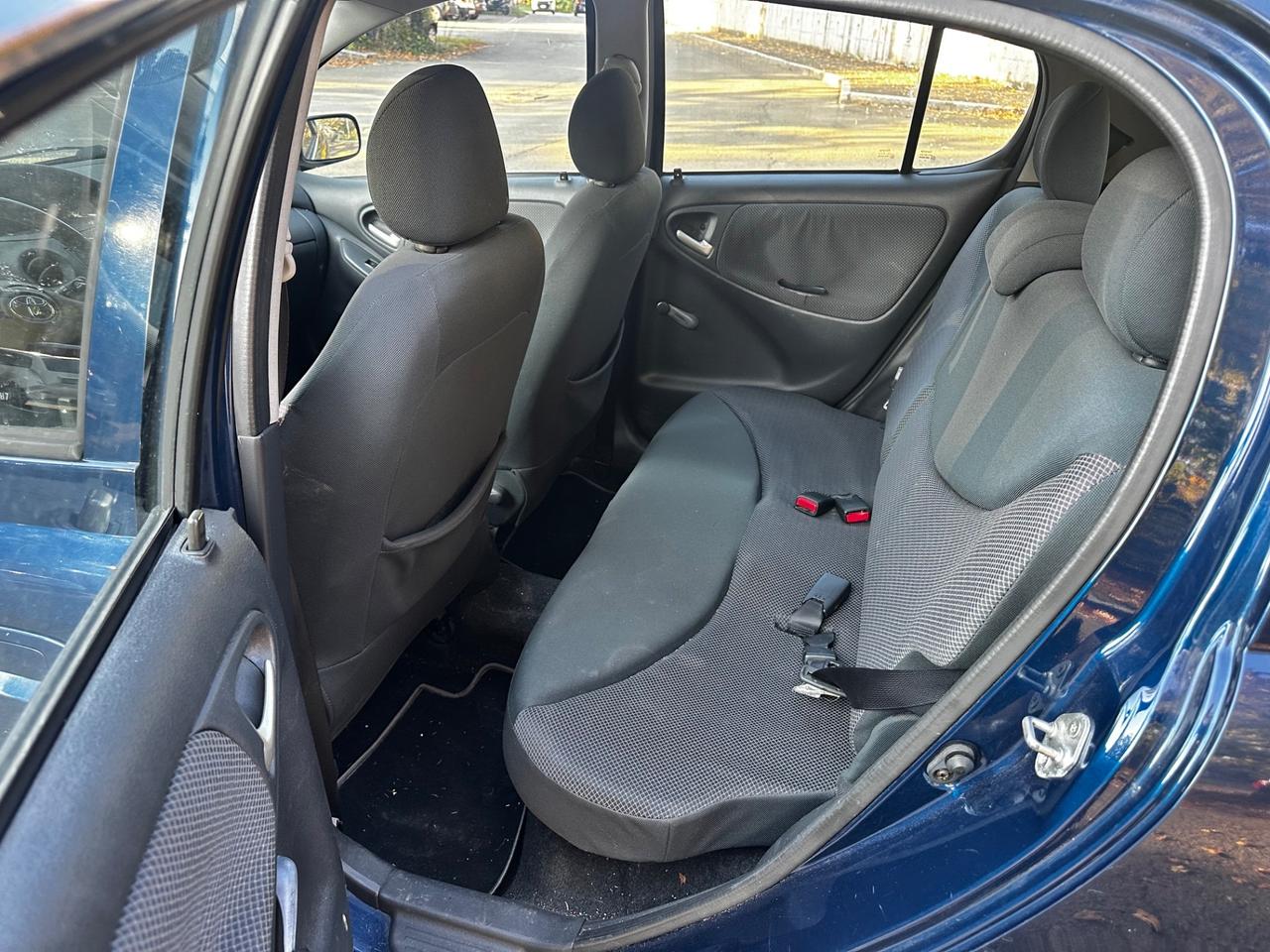 Toyota Yaris 1.0i 16V cat 5 porte Sol GPL