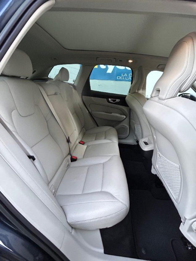 VOLVO XC60 B4 (d) automatico Plus Dark