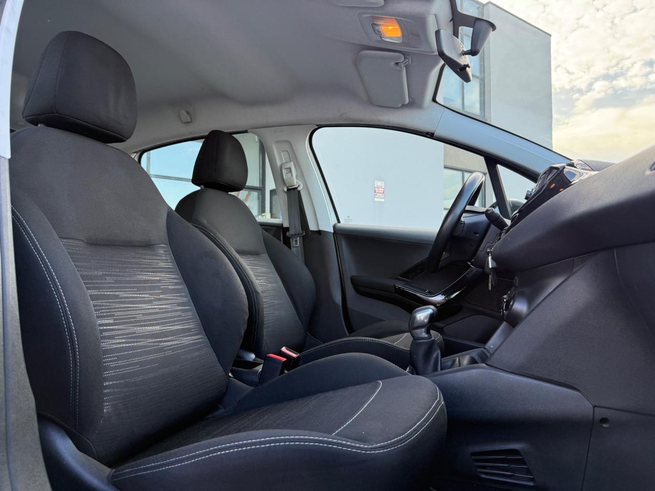 Peugeot 208 1.4 HDi 68 CV 5 porte Allure