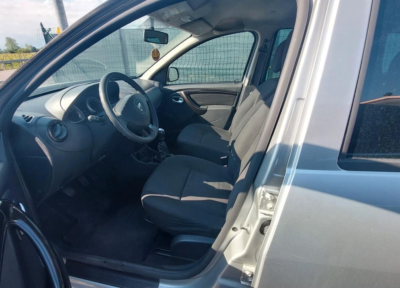 Dacia Duster 1.5 Diesel Neopatentati con gancio di traino