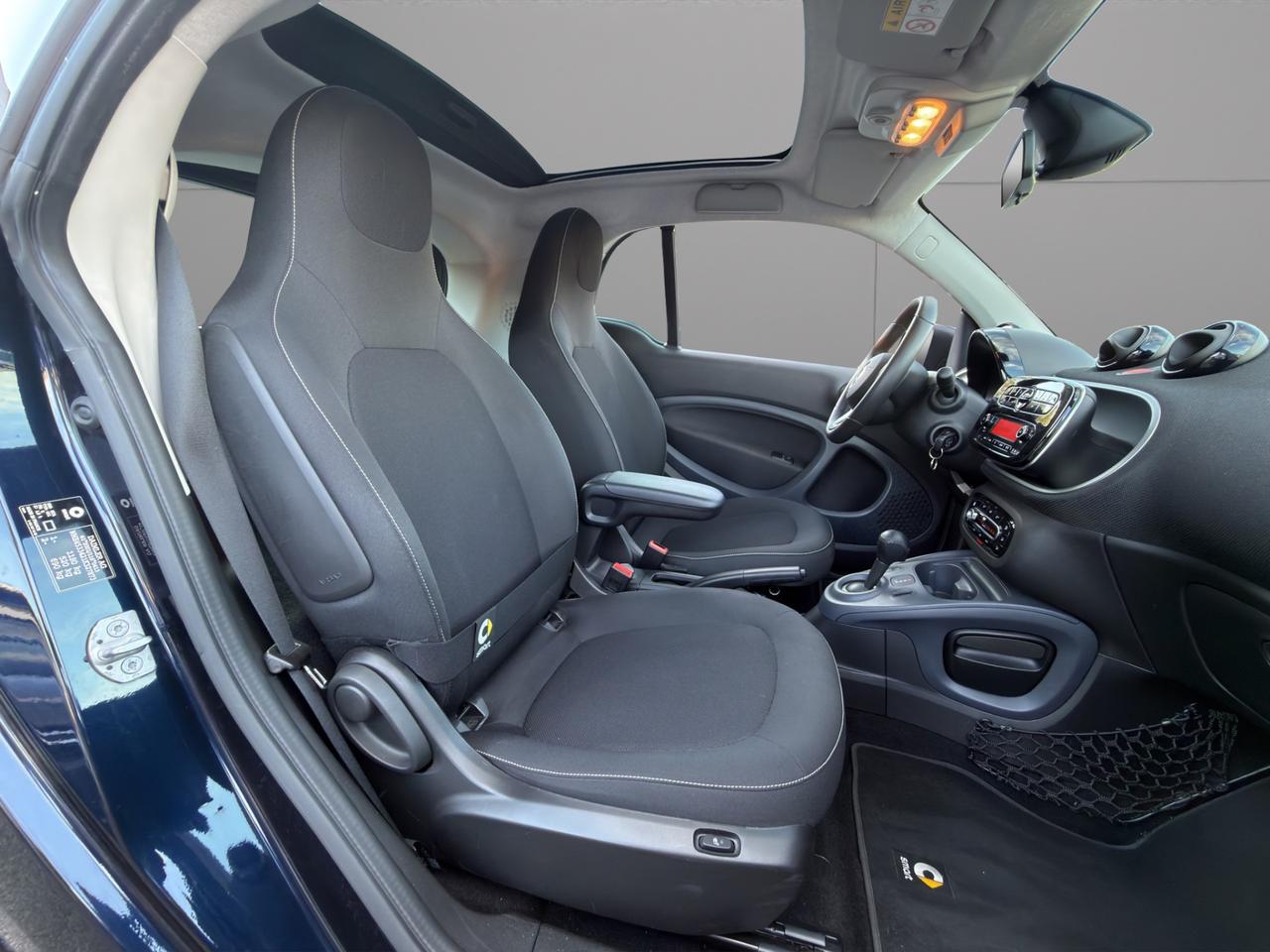 Smart fortwo coupe 1.0 71 CV Paris Blue - Unipro - Promo Finanziamento - Tetto panoramico - Sedili riscaldabili