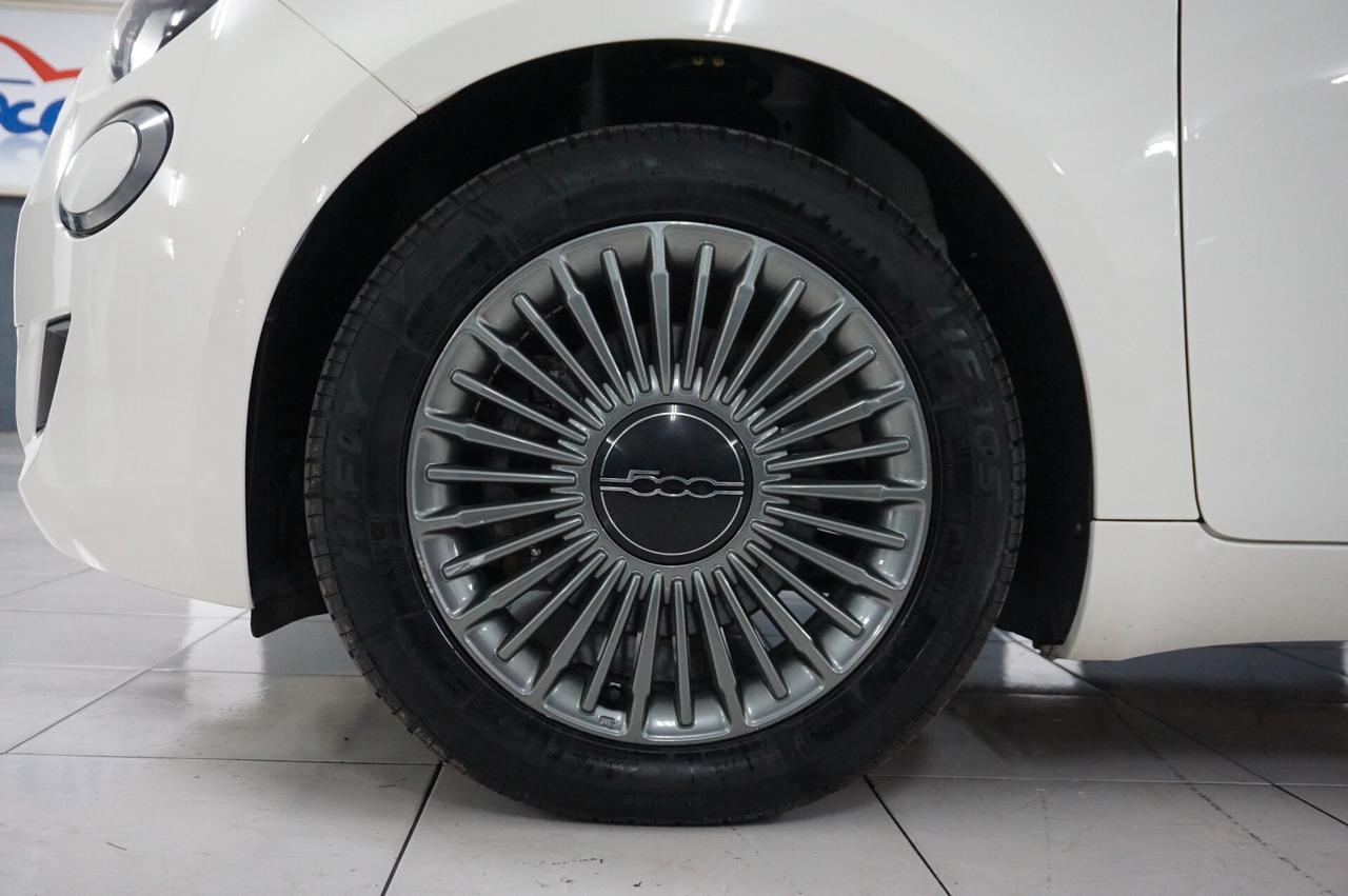 Fiat 500e Berlina 42 kWh La Prima