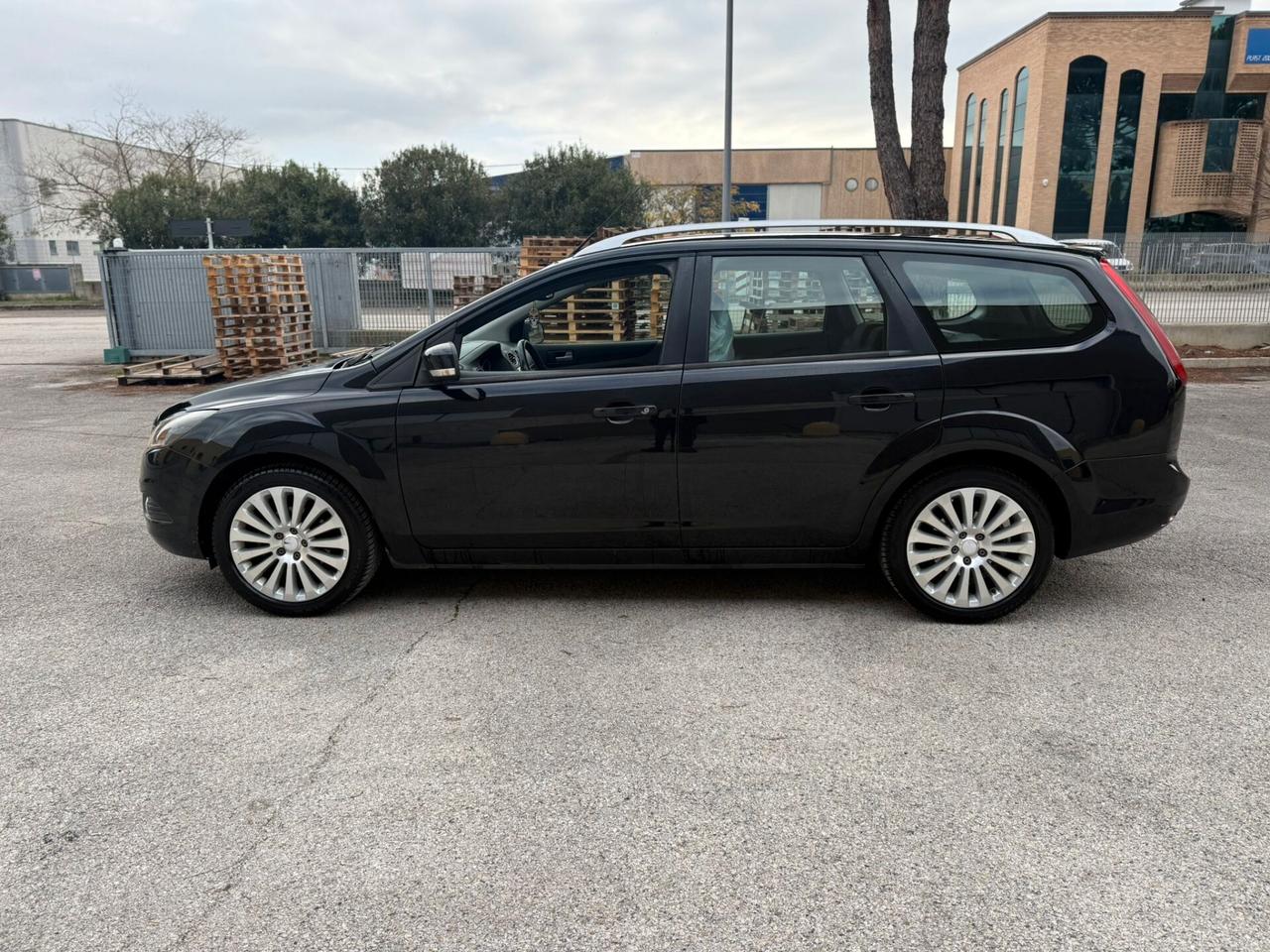 FORD FOCUS 1.6 TITANIUM 2010 12 MESI DI GARANZIA