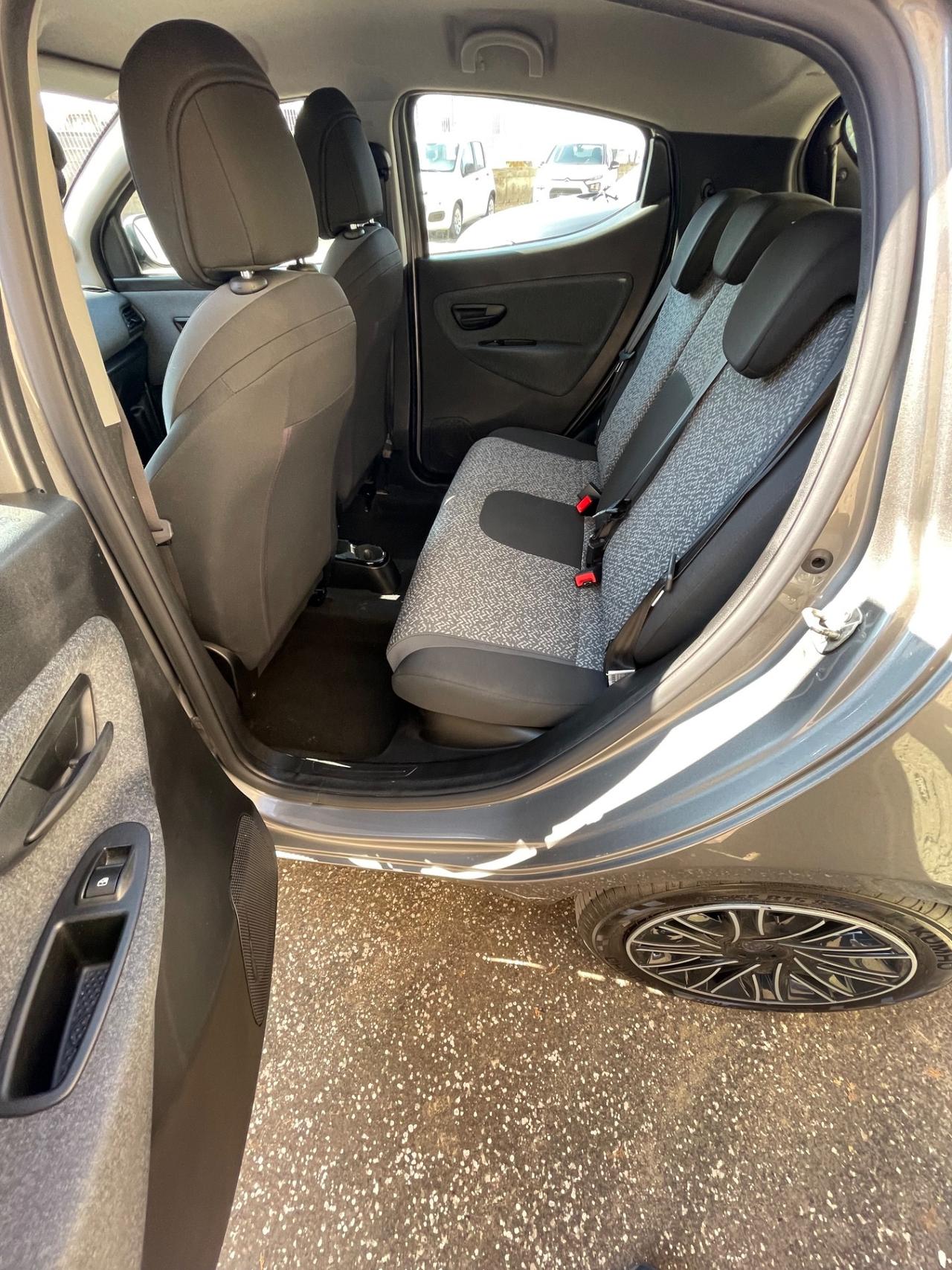 Lancia Ypsilon 1.0 FireFly 5 porte S&S Hybrid Silver Plus