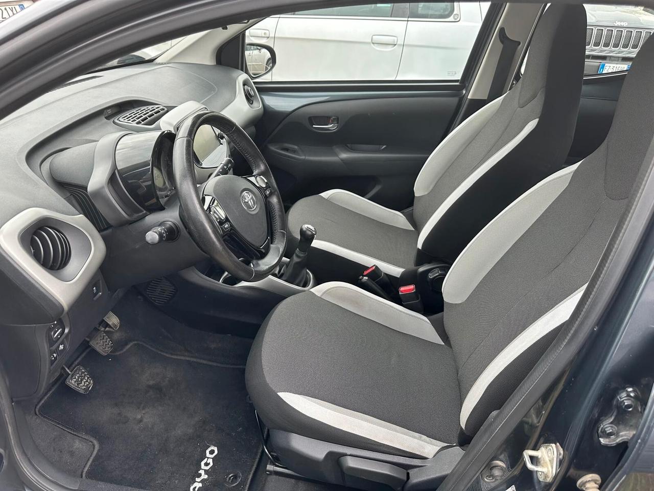 Toyota Aygo 1.0 VVT-i 69 CV 5 porte x-cool TSS