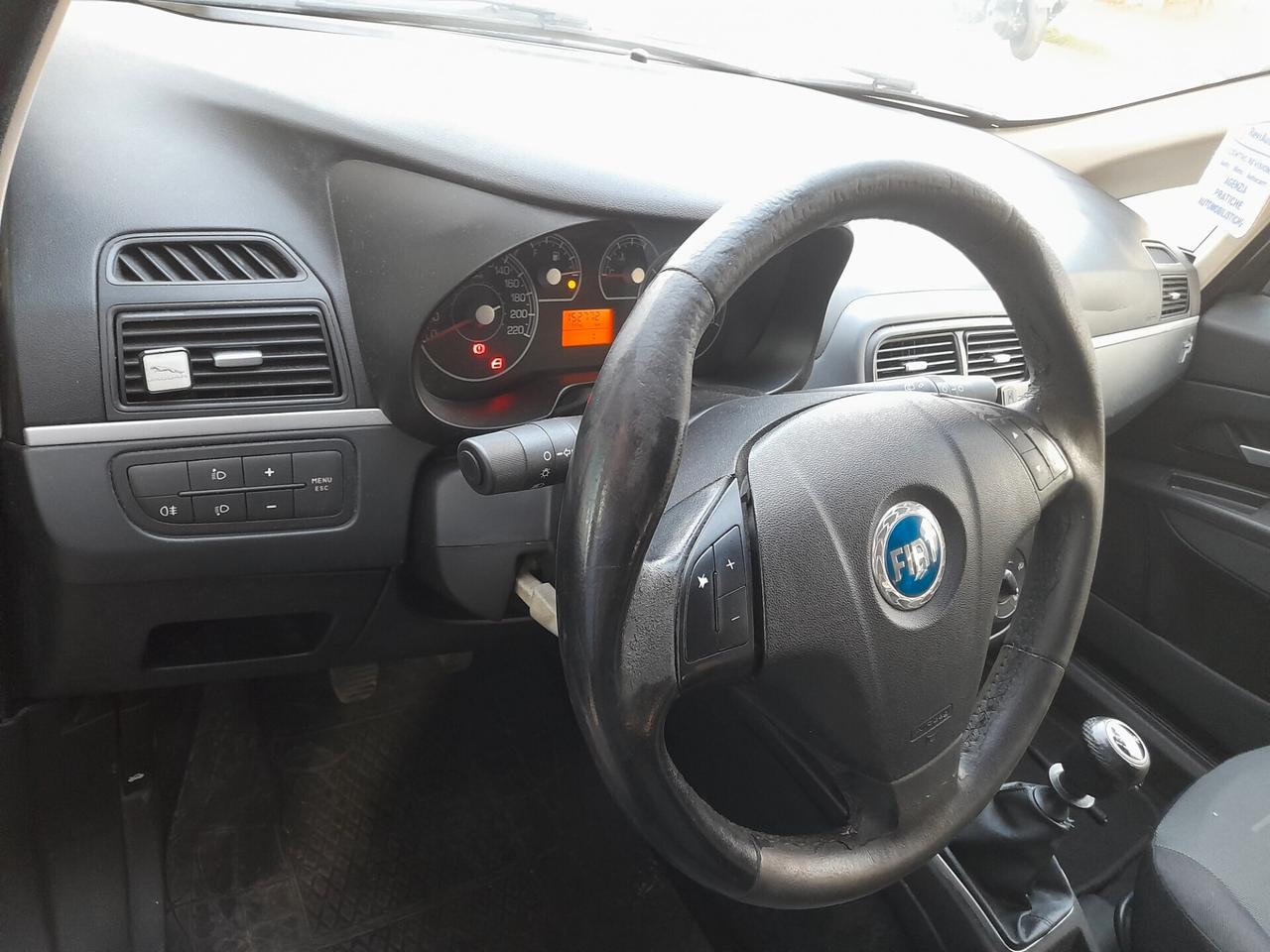 Fiat Grande Punto 1.2 5 porte 150000 km