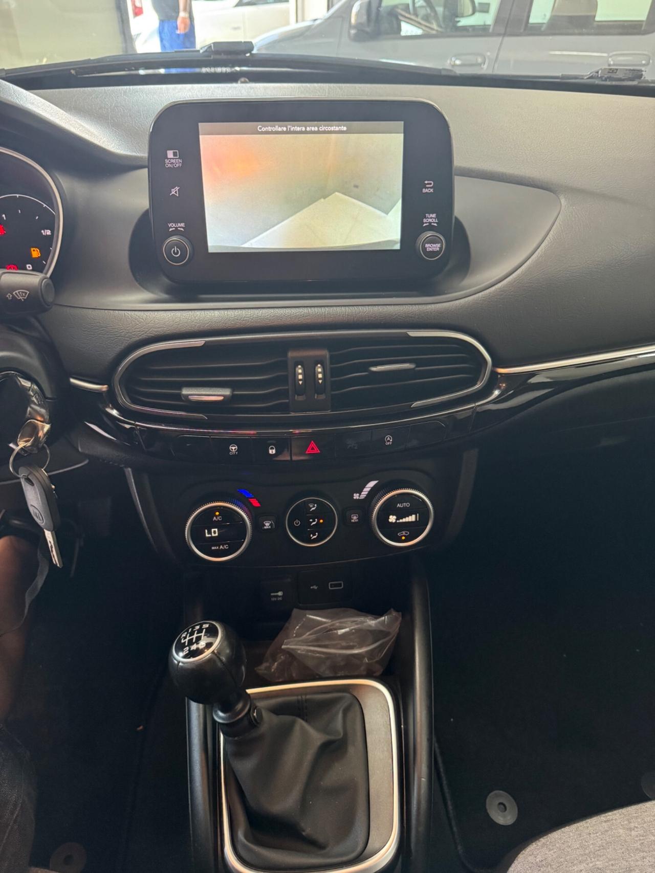 Fiat Tipo 1.6 Mjt S&S 5 porte Cross