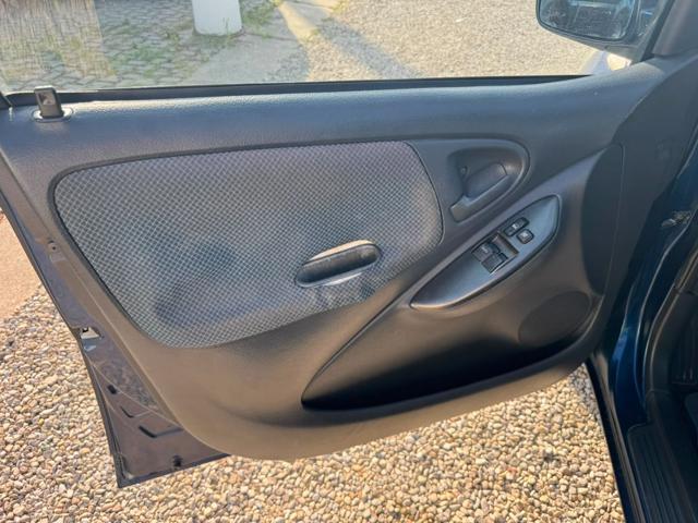 TOYOTA Yaris 1.0i 16V cat 5 porte Sol