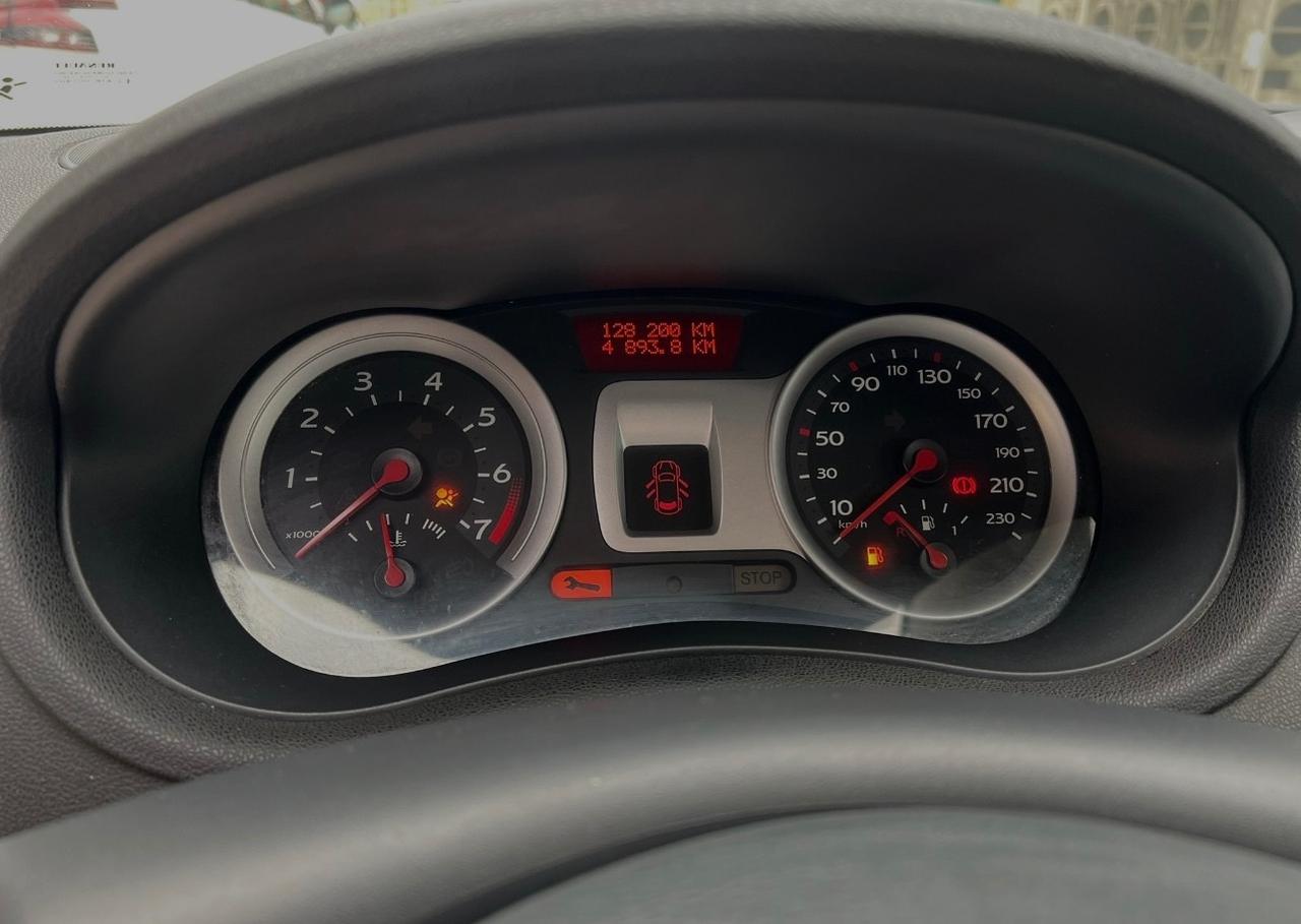 Renault Clio 1.4 benzina motore sostituito 80000km