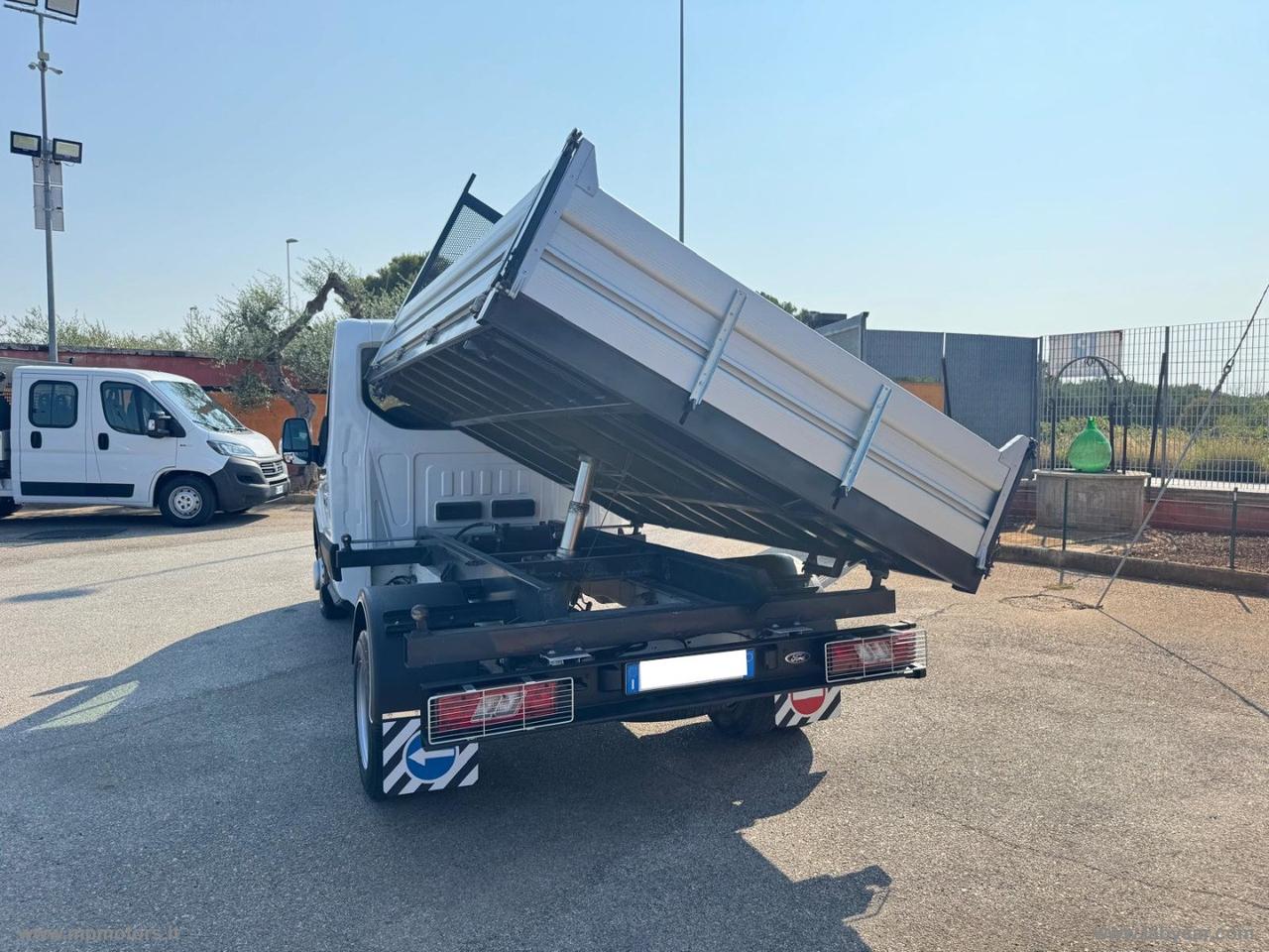 TRANSIT 2.0 130CV RIBALTABILE TRILATERALE GEMELLATO