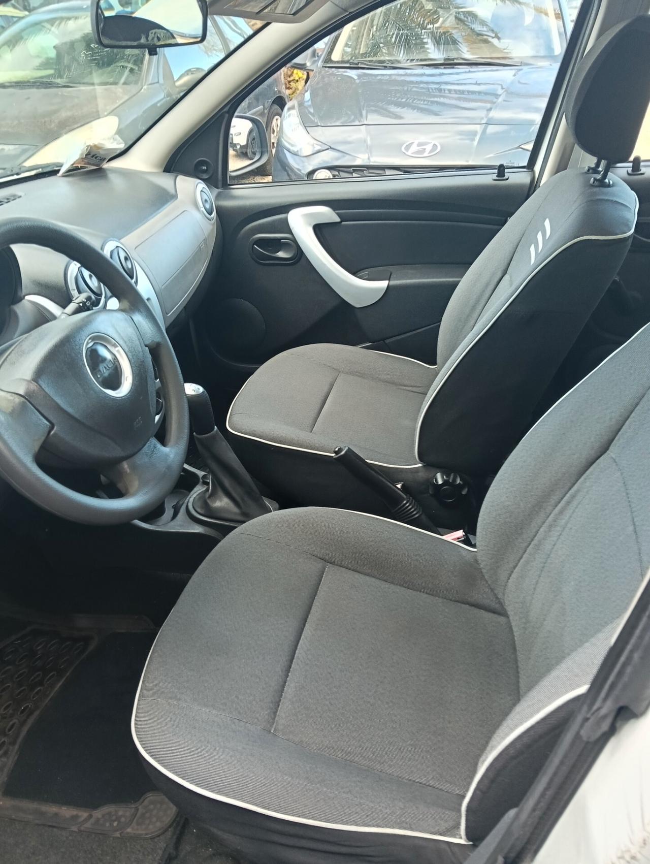 Dacia Sandero 1.2 16V Embleme