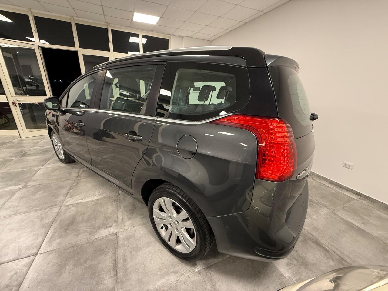 Peugeot 5008 1.6 HDi 115CV Allure