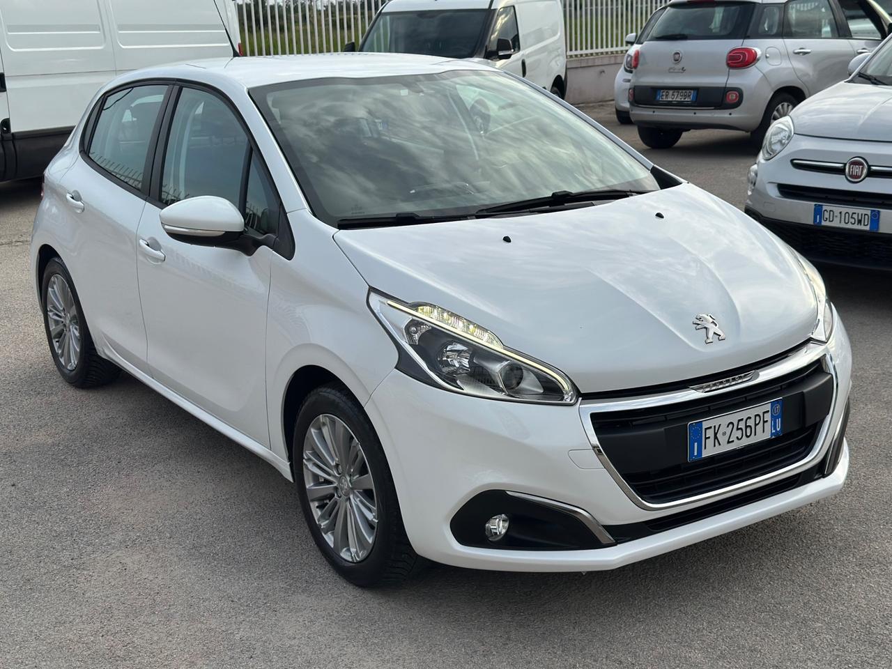Peugeot 208 2017 1.2 benzina 82 CV Active PARI AL NUOVO