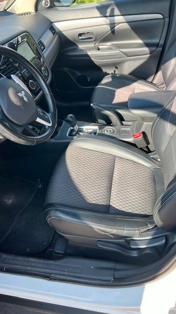 Mitsubishi Outlander 2.2 DI-D 4WD Intense