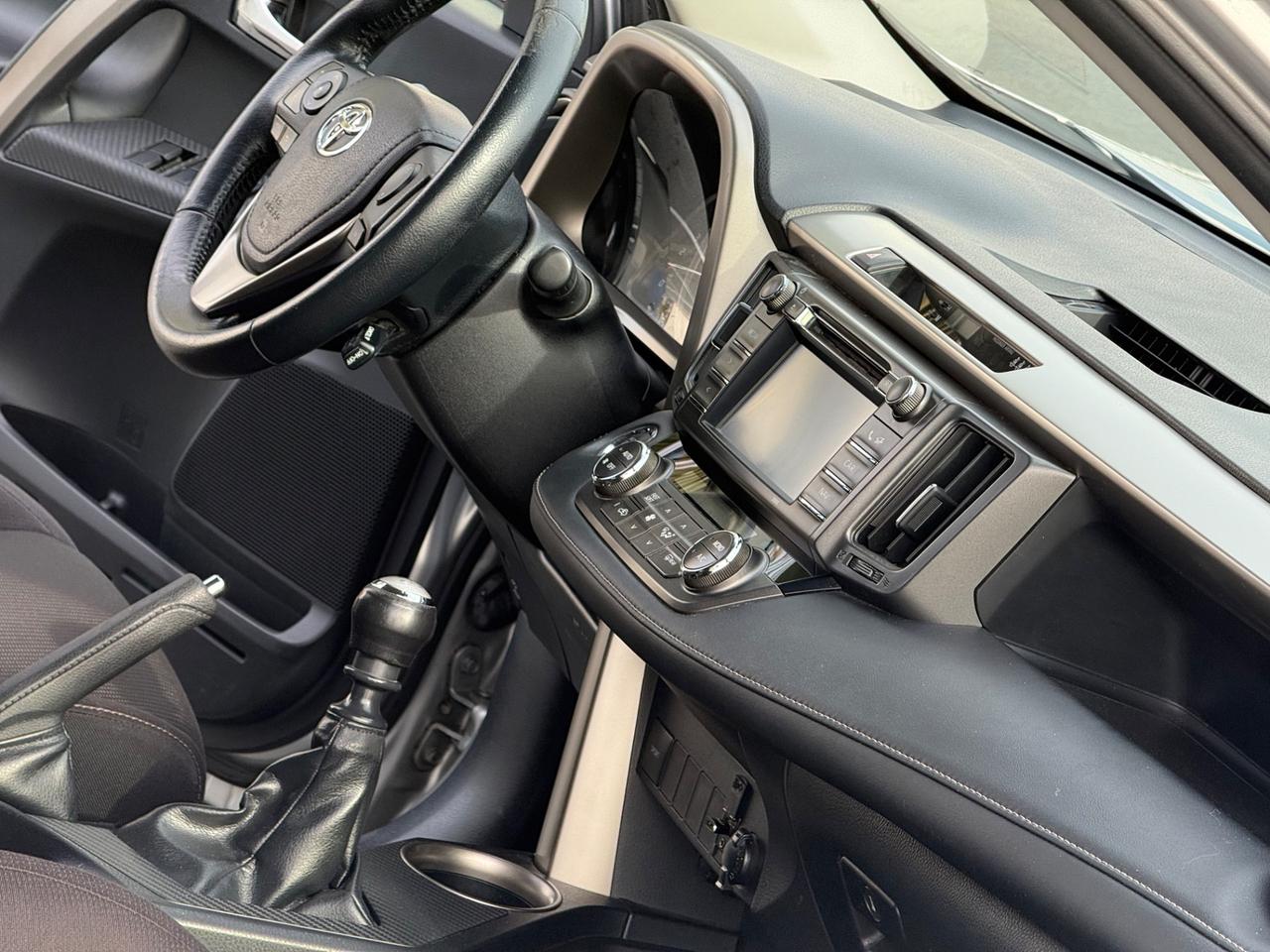 Toyota RAV 4 RAV4 2.0 D-4D 4WD Lounge-4X4-PERMUTABILE