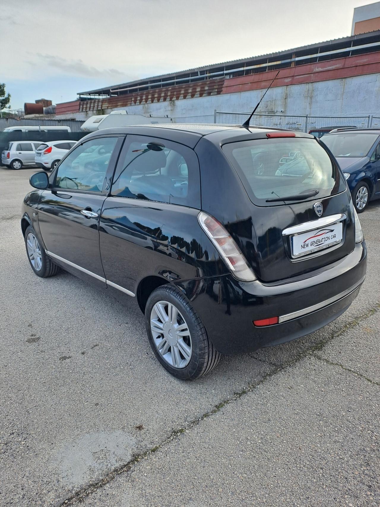 Lancia Ypsilon 1.3 MJT 75 CV Platino