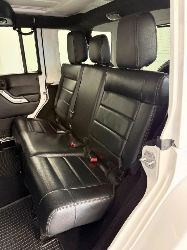 JEEP Wrangler Unlimited 2.8 CRD DPF Sahara Auto