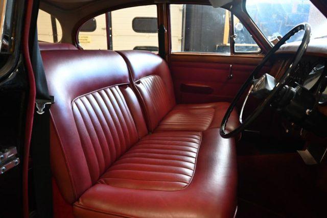 DAIMLER Sovereign 2.5 V8 AUTO GUIDA A DESTRA PERFETTA ITALIANA NUOVA