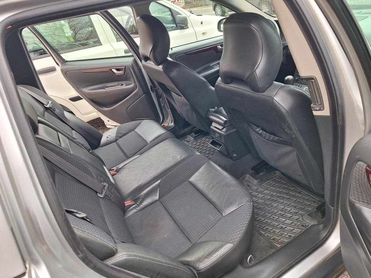 Volvo V70/XC70 V70 2.4 D5 20V cat Momentum FAMIGLIARE