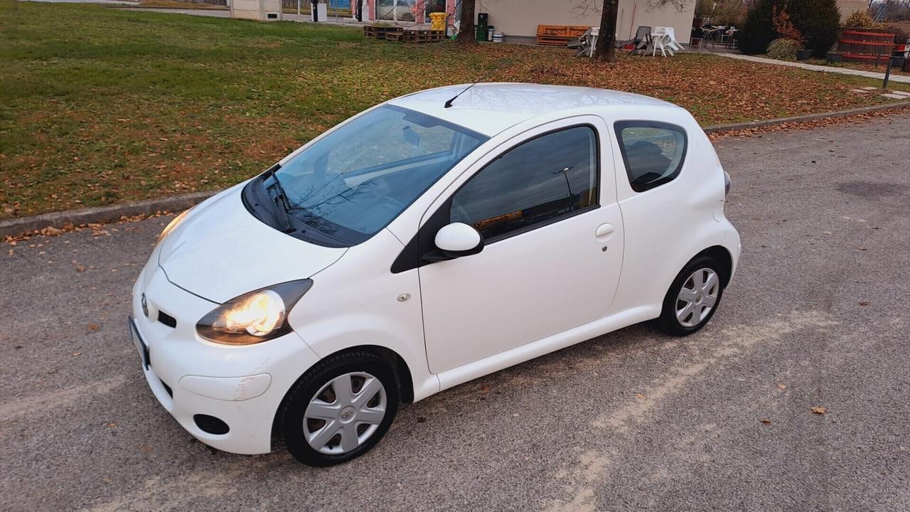 Toyota Aygo 1.4 diesel SOLO 120.000 KM UNICOPROPRIETARIO