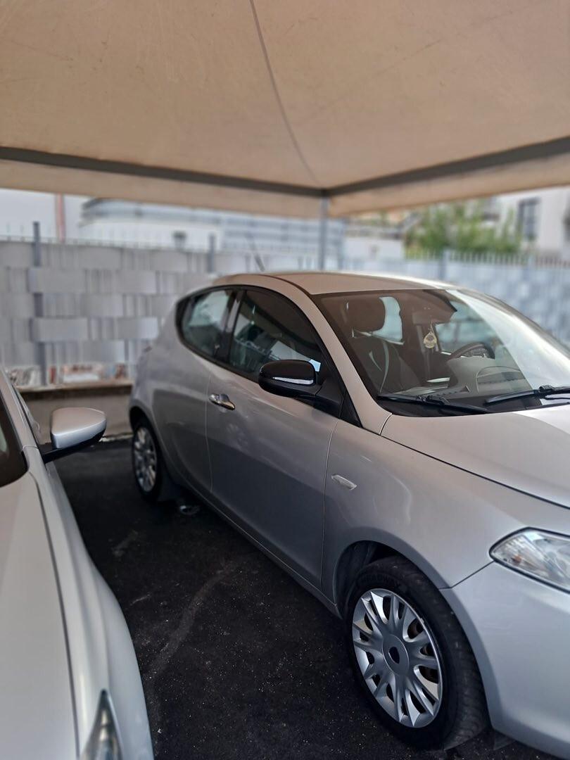 Lancia Ypsilon 1.2 69 CV 5 porte Silver