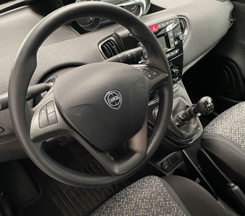 Lancia Ypsilon 1.0 FireFly 5 porte S&S Hybrid Silver