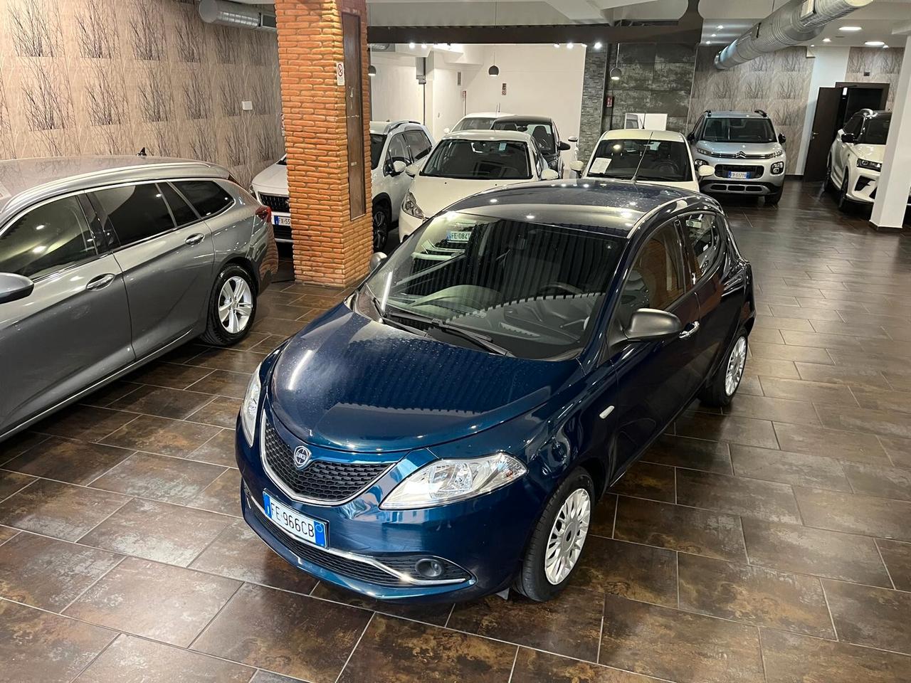 Lancia Ypsilon 1.2 69 CV 5 porte Silver
