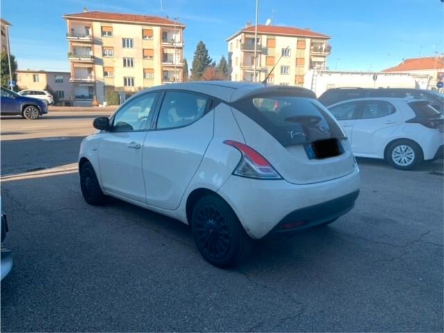 Lancia Ypsilon 1.3 MJT 95 CV 5 porte NEOPATENTATI