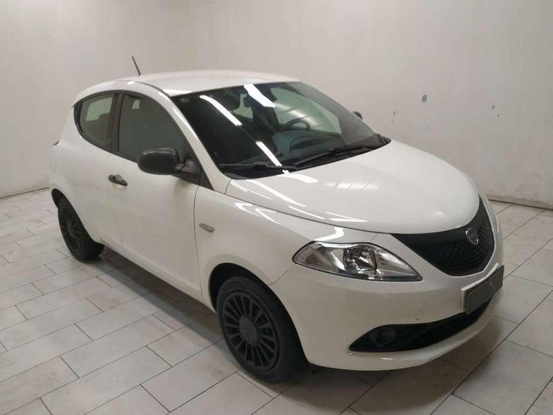 Lancia Ypsilon 1.0 firefly hybrid Silver s&s 70cv