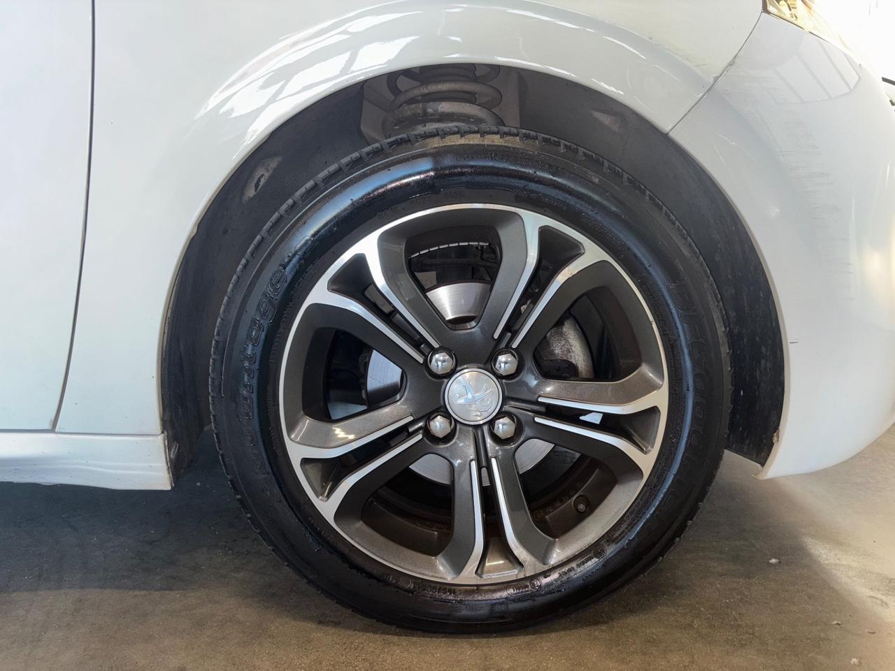 Peugeot 208 1.2 Benzina OK NEOPATENTATI