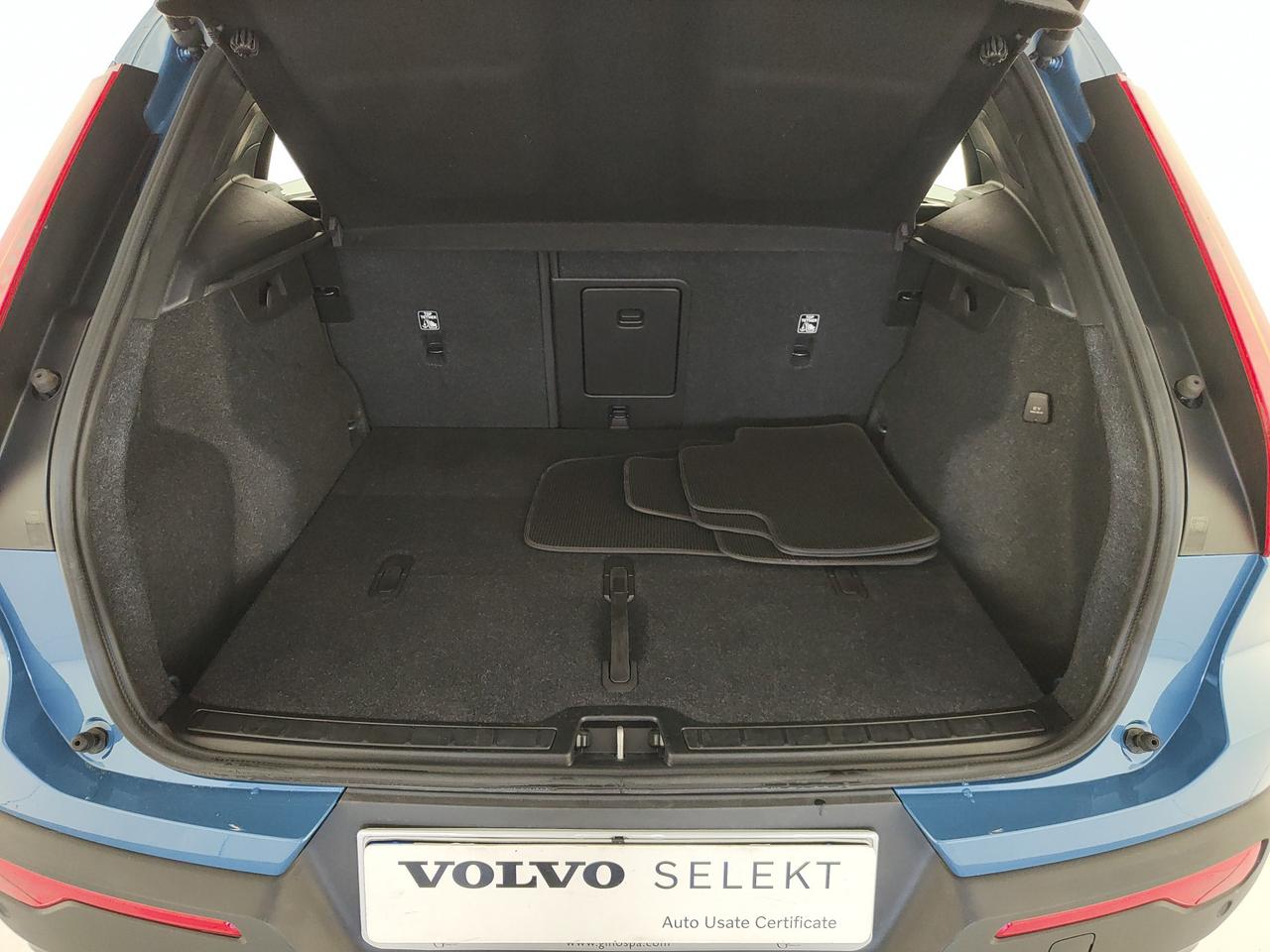 VOLVO XC40 2.0 b3 Ultimate Dark auto