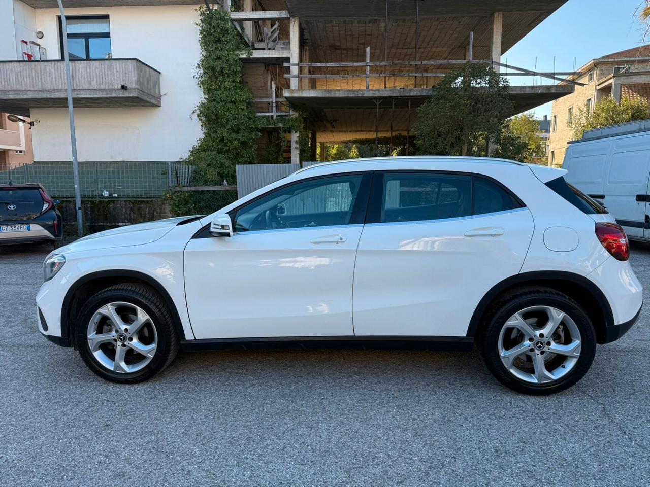 MERCEDES GLA 180 PREMIUM AUTO MY14 5P