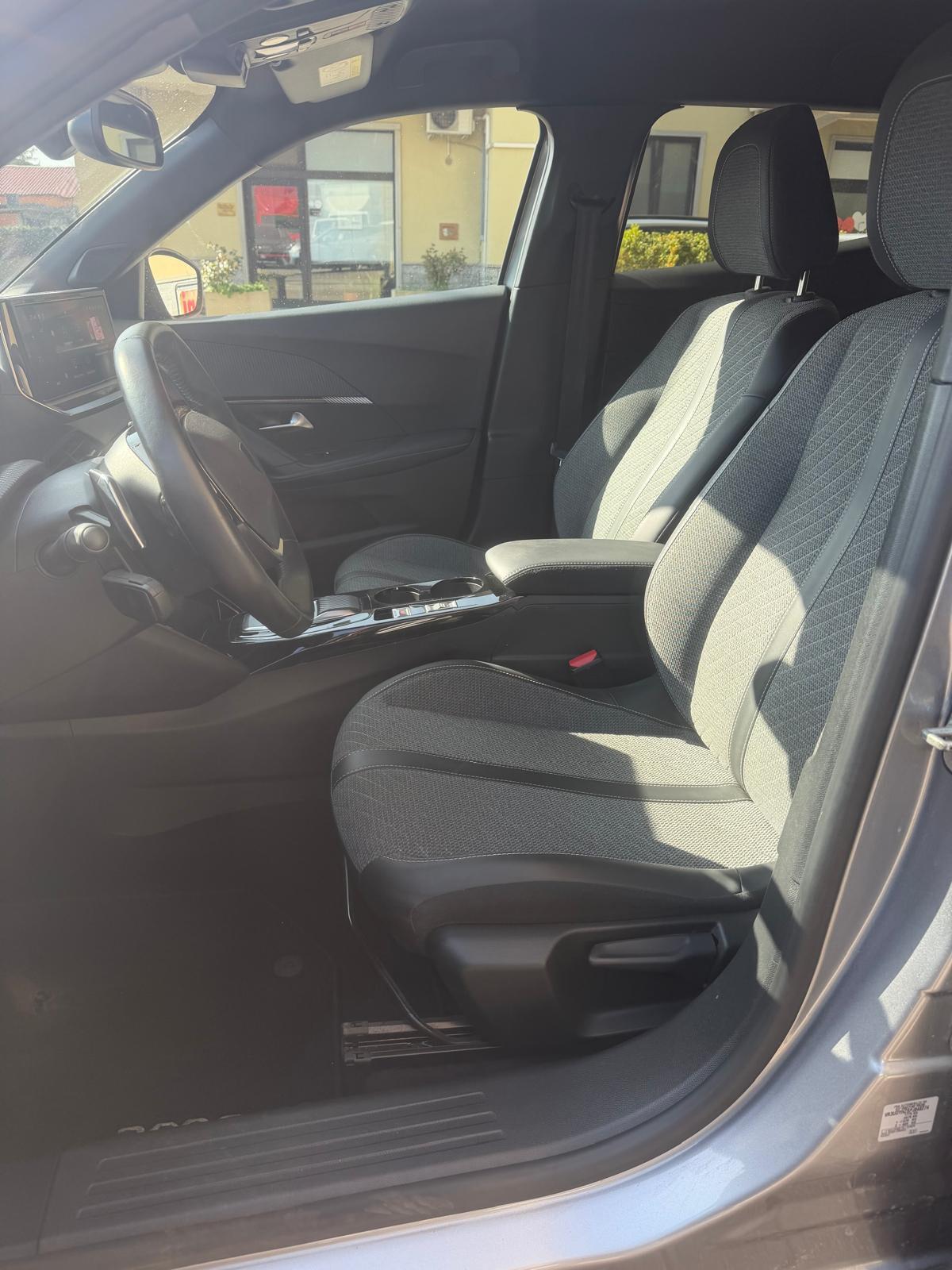 Peugeot 2008 BlueHDi 130 S&S EAT8 Allure