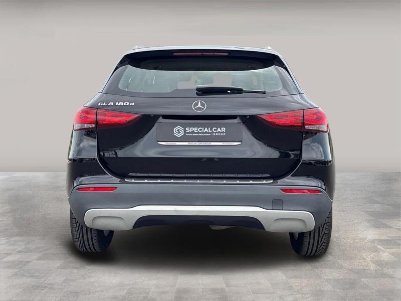 Mercedes GLA 180 180 D Business 8G-DCT