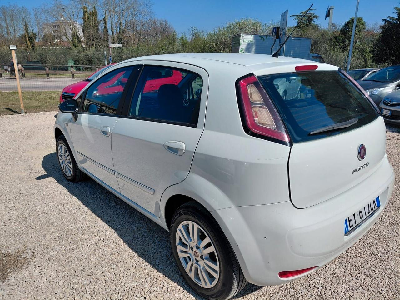 FIAT PUNTO ANNO 2015 BZ METANO ADATTA NEOPATENTATI KM 213 MILA