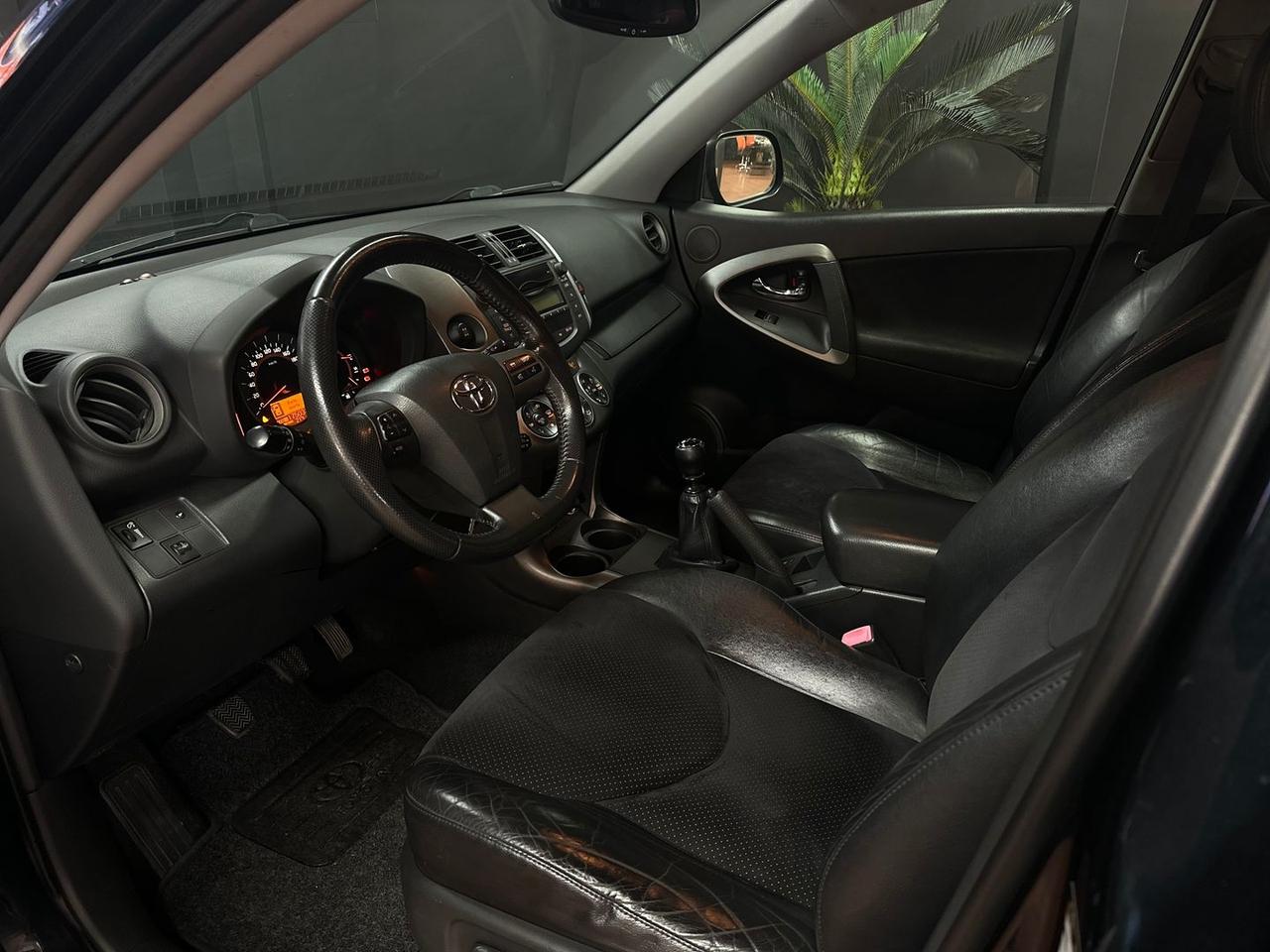 Toyota RAV 4 2.2 D-4D Exclusive #10902