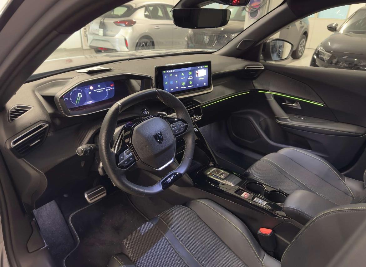 Peugeot 2008 PureTech 130 GT EAT8