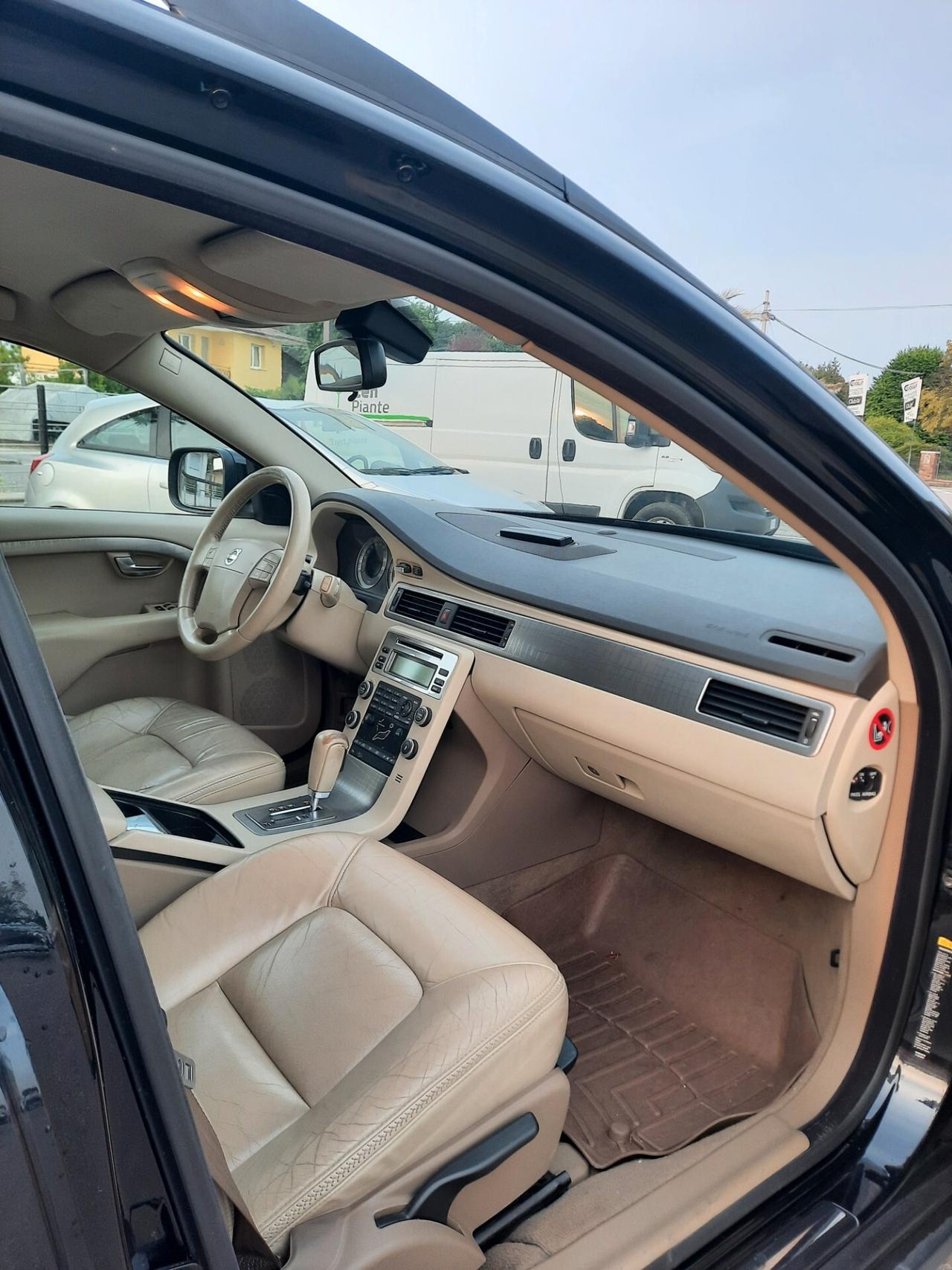 Volvo XC 70 XC70 D5 185CV AWD Summum