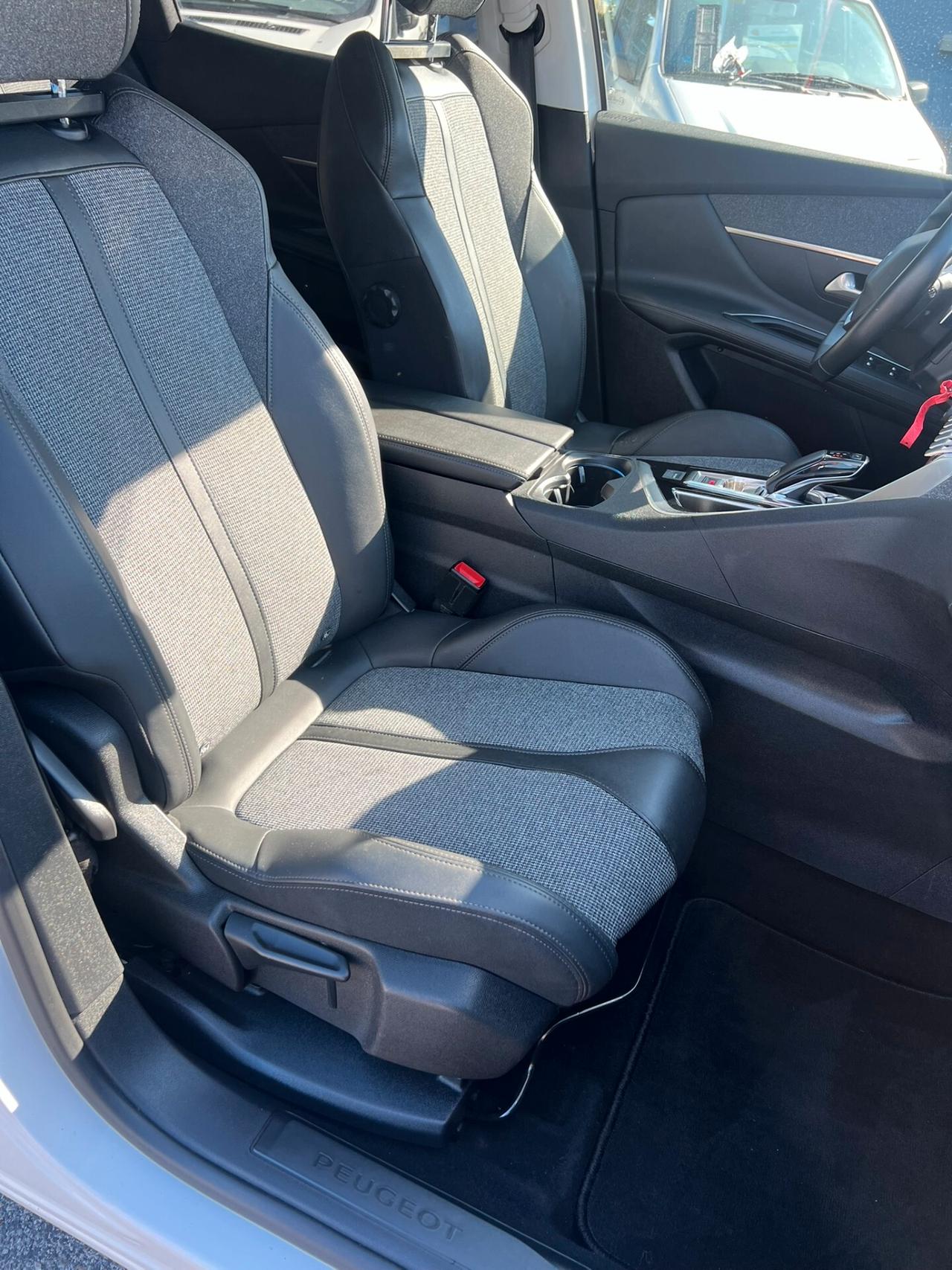 Peugeot 3008 BlueHDi 130 S&S EAT8 Allure