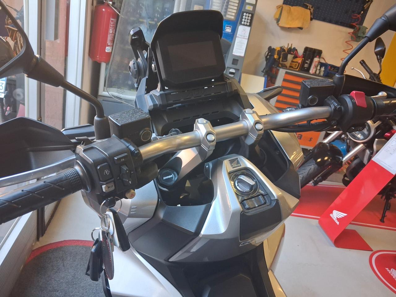 Honda ADV 350 ABS + TCS