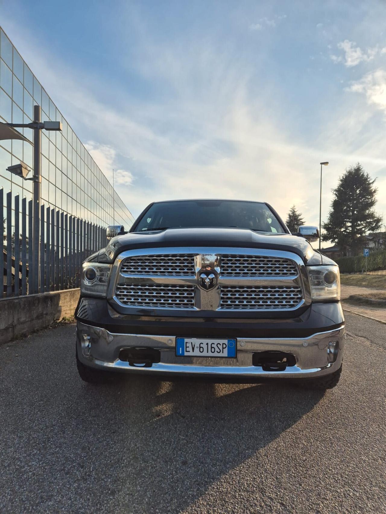 Dodge RAM 1500 LARAMIE 2014