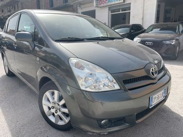 Toyota Corolla Verso 2.0 16V D-4D