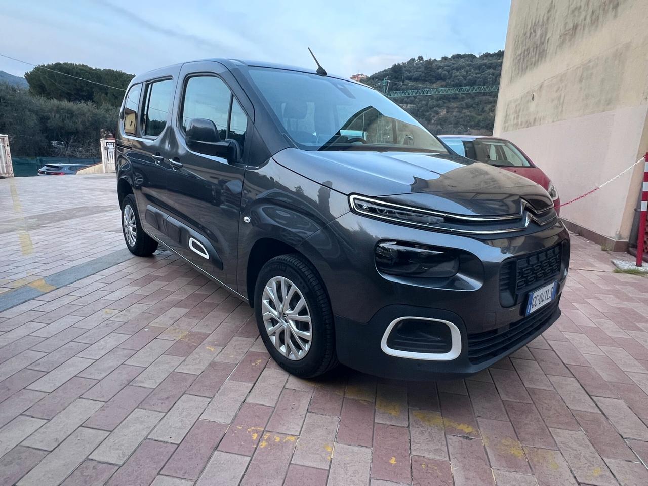 Citroen Berlingo PureTech 130 CON PEDANA DISABILI